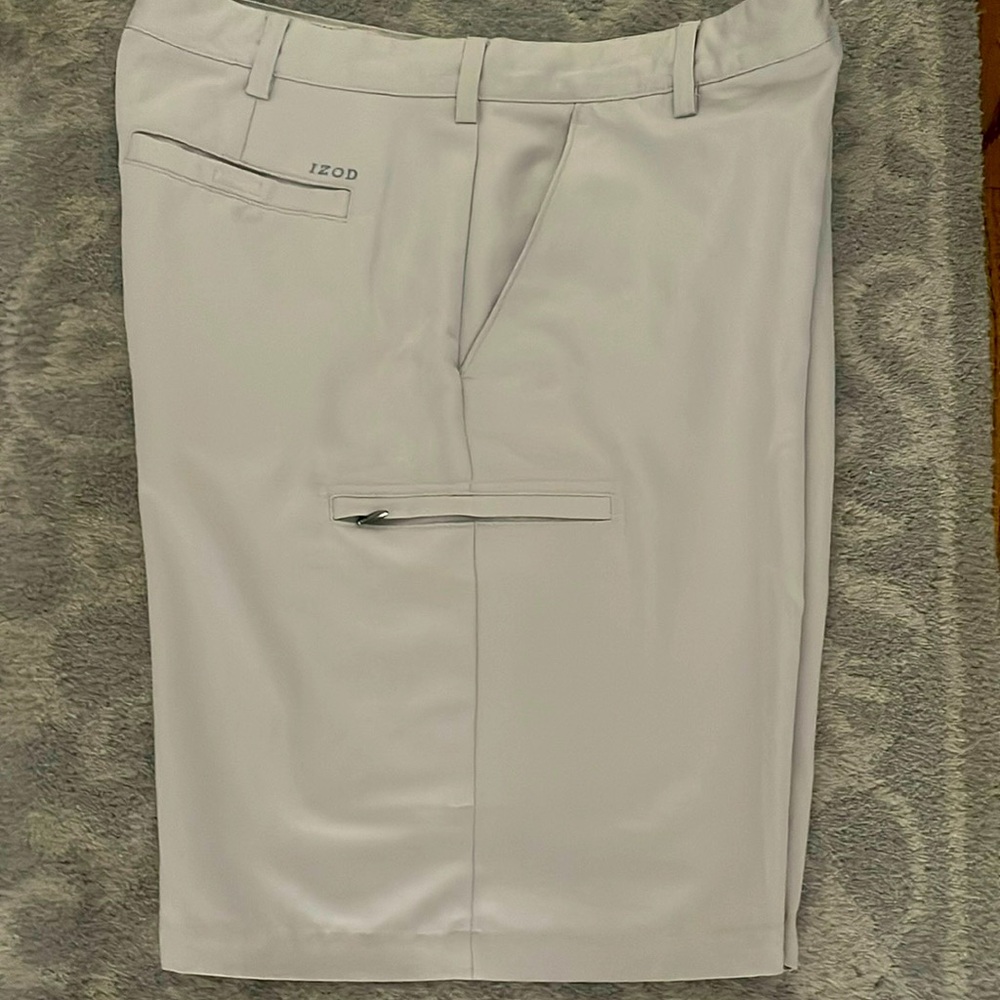 IZOD MENS GOLF SHORTS FLAT FRONT 38 x10 EUC LIGHT TAN